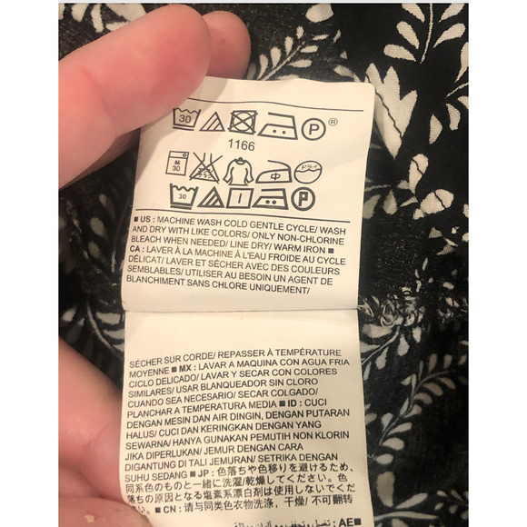 EUC Old Navy Size Large Black White Floral Peplum Short Sleeve Blouse - Picture 11 of 13